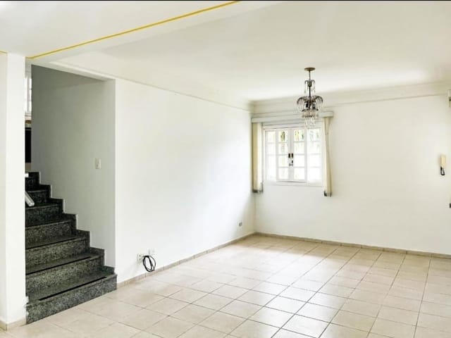 Casa com 250m² 3 quartos e 1 banheiro, à venda, no bairro Vila Oliveira em Mogi das Cruzes