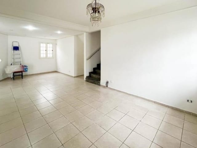 Casa com 250m² 3 quartos e 1 banheiro, à venda, no bairro Vila Oliveira em Mogi das Cruzes