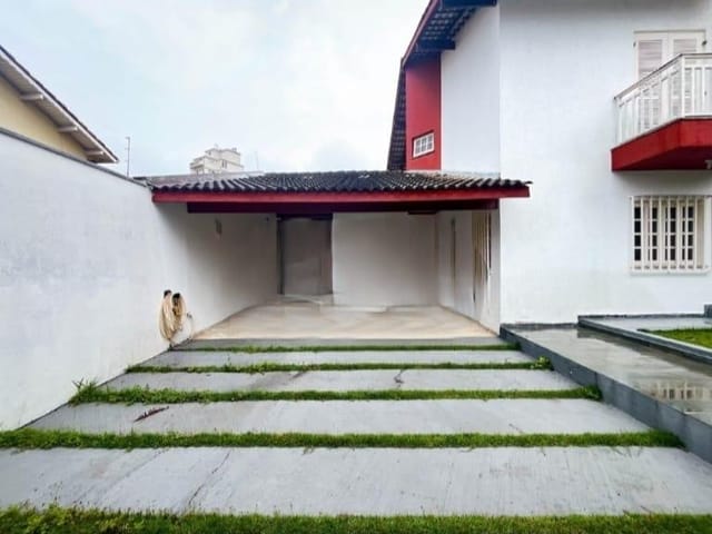 Casa com 250m² 3 quartos e 1 banheiro, à venda, no bairro Vila Oliveira em Mogi das Cruzes