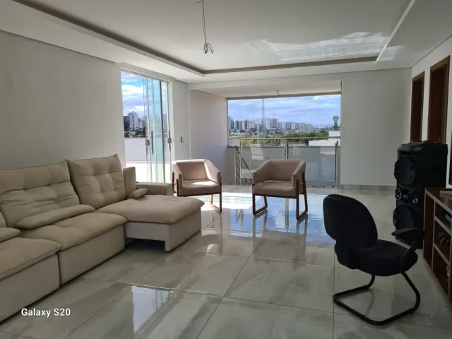 Casa 4 quartos e 5 banheiros, à venda, no bairro Setor Habitacional Arniqueira (Águas Claras) em Brasília