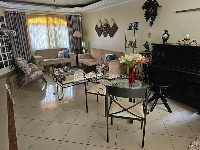 Casa 3 quartos e 5 banheiros, à venda, no bairro Jardim São Francisco em Santa Bárbara D'Oeste