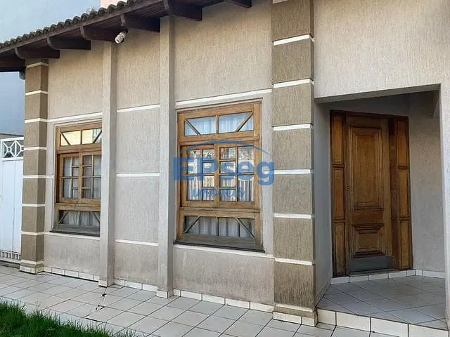 Casa com 614m², à venda, no bairro Recreio em Londrina