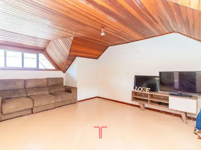 Casa com 112m² 3 quartos e 4 banheiros, à venda, no bairro Guaíra em Curitiba
