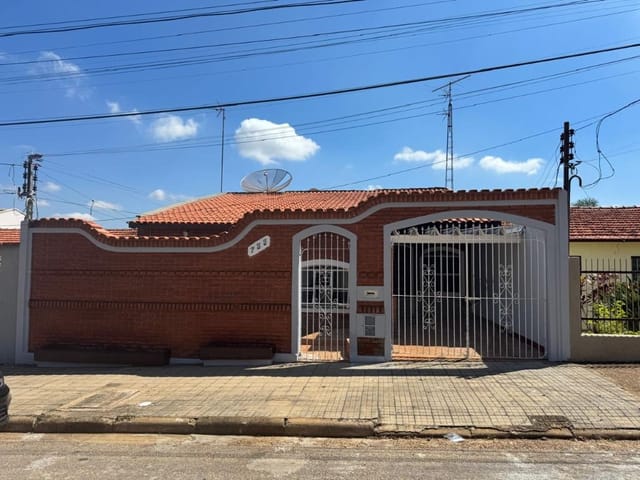 Casa com 250m² 5 quartos e 2 banheiros, à venda, no bairro Cecap em Tatuí