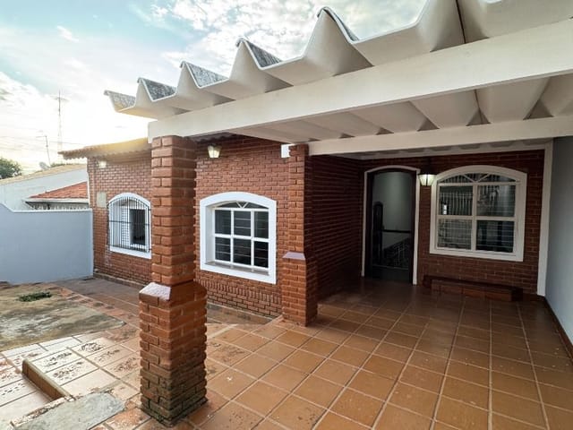 Casa com 250m² 5 quartos e 2 banheiros, à venda, no bairro Cecap em Tatuí