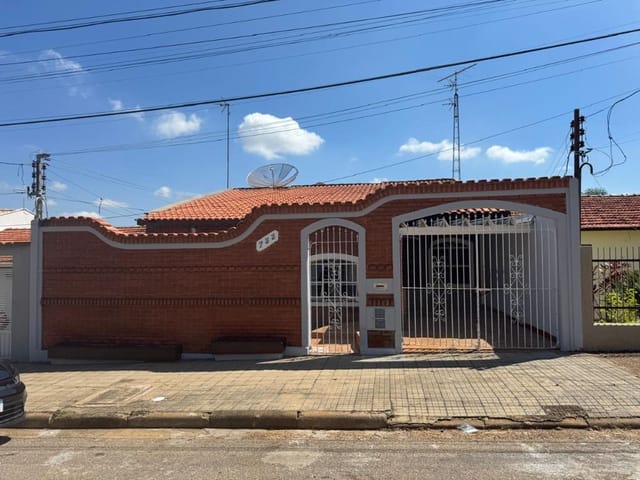 Casa com 250m² 5 quartos e 2 banheiros, à venda, no bairro Cecap em Tatuí