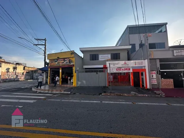 Casa com 300m², à venda, no bairro Jardim Campo Limpo em São Paulo
