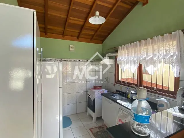 Casa 2 quartos e 1 banheiro, à venda, no bairro Areal em Pelotas