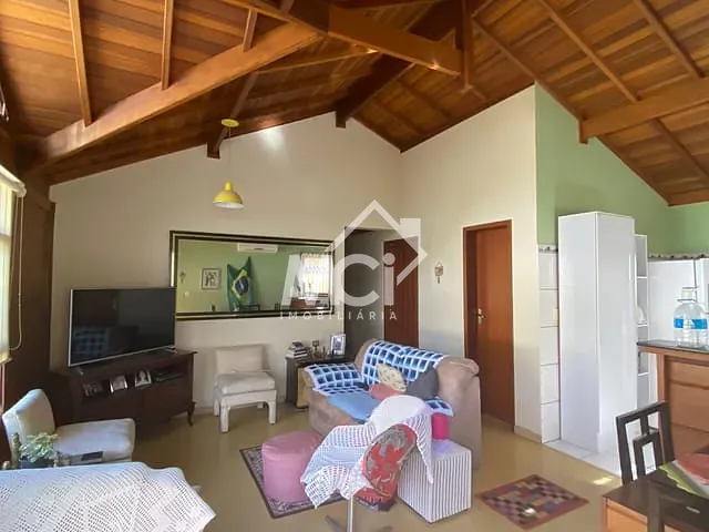 Casa 2 quartos e 1 banheiro, à venda, no bairro Areal em Pelotas