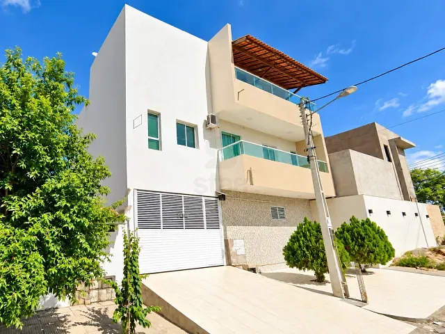 Casa 3 quartos e 3 banheiros, à venda, no bairro General Dutra em Paulo Afonso