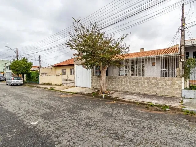Casa com 200m² 3 quartos e 1 banheiro, à venda, no bairro Cajuru em Curitiba