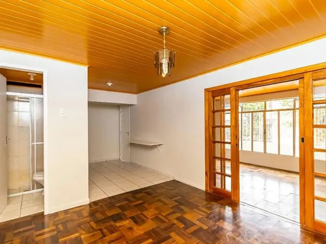 Casa com 200m² 3 quartos e 1 banheiro, à venda, no bairro Cajuru em Curitiba