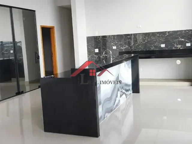 Casa com 450m² 3 quartos e 5 banheiros, à venda, no bairro Vila Zanetti em São João da Boa Vista