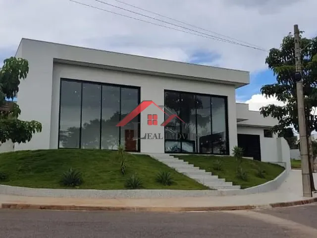 Casa com 450m² 3 quartos e 5 banheiros, à venda, no bairro Vila Zanetti em São João da Boa Vista