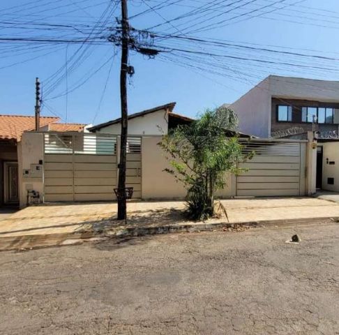 Casa com 384m² 3 quartos e 3 banheiros, à venda, no bairro Nova Suiça em Goiânia