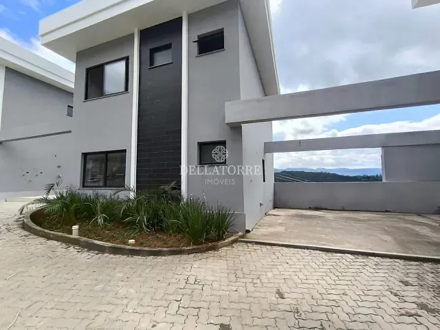 Casa com 179m² 4 quartos e 3 banheiros, à venda, no bairro Golfe em Teresópolis