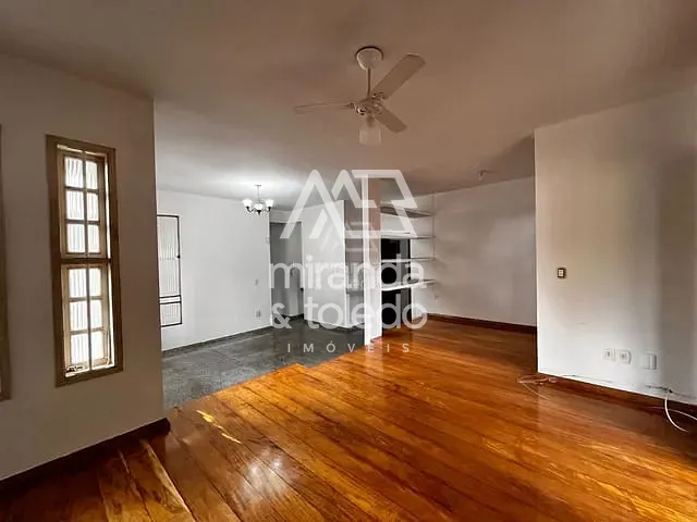 Casa com 400m² 3 quartos e 4 banheiros, à venda, no bairro Santo Antônio em Cachoeiro De Itapemirim