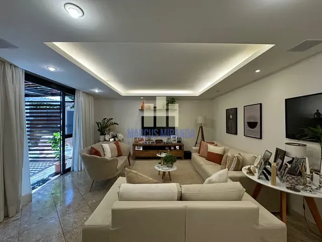 Casa com 221m² 7 quartos e 5 banheiros, à venda, no bairro Barra da Tijuca em Rio de Janeiro