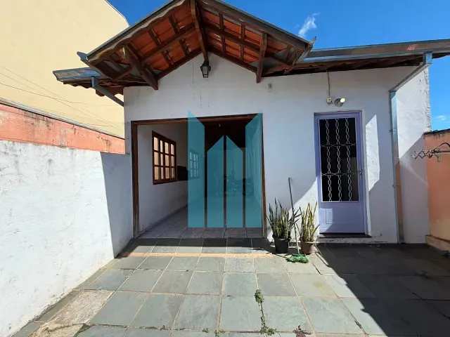 Casa 3 quartos e 2 banheiros, à venda, no bairro Monte Verde em Poços de Caldas