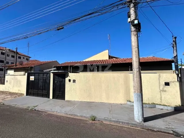 Casa com 220m² 4 quartos e 4 banheiros, à venda, no bairro Vila São Judas Thadeu em Botucatu