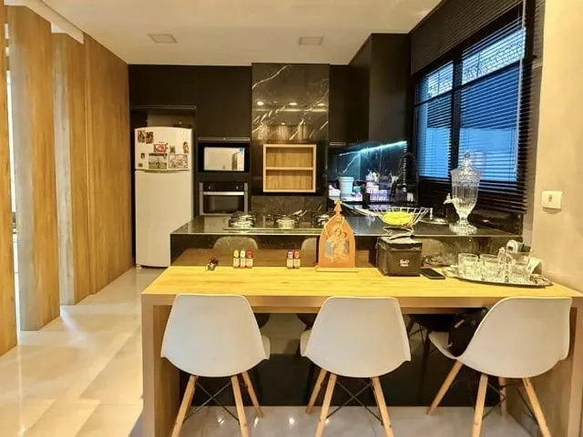Casa com 220m² 3 quartos e 4 banheiros, à venda, no bairro Royal Maison Residence e Resort em Londrina