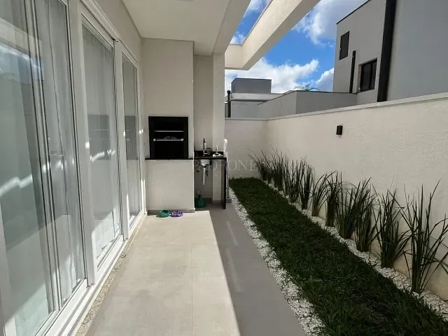 Casa 3 quartos e 3 banheiros, à venda, no bairro Santa Cândida em Curitiba