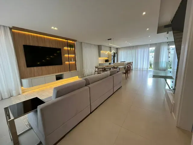 Casa 3 quartos e 3 banheiros, à venda, no bairro Santa Cândida em Curitiba