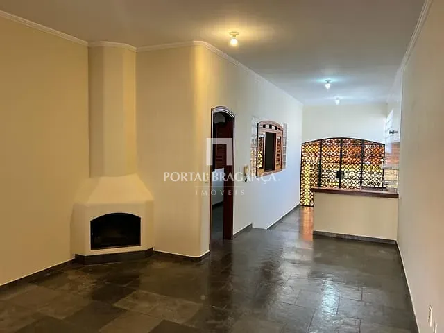 Casa 4 quartos e 3 banheiros, à venda, no bairro Jardim São José em Bragança Paulista