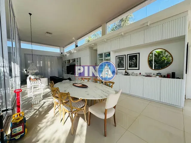 Casa com 440m² 4 quartos e 6 banheiros, à venda, no bairro Jardins Verona em Goiânia