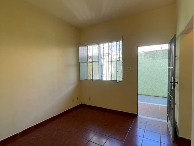 Casa 2 quartos e 1 banheiro, para alugar, no bairro Campo Grande em Rio de Janeiro