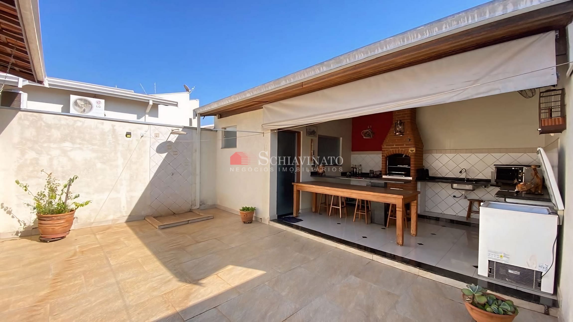 Casa à venda com 3 quartos, 144m² - Foto 1