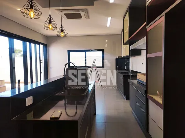 Casa com 450m², à venda, no bairro Vila Aviação em Bauru