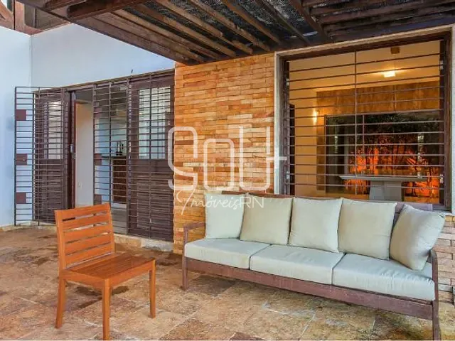 Casa 4 quartos e 6 banheiros, à venda, no bairro Candelária em Natal