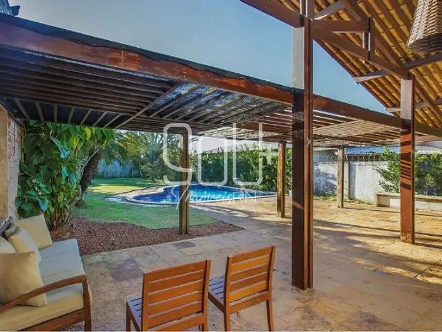 Casa 4 quartos e 6 banheiros, à venda, no bairro Candelária em Natal