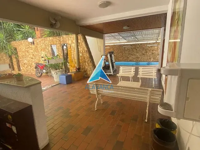 Casa com 417m², para alugar, no bairro Centro em Governador Valadares