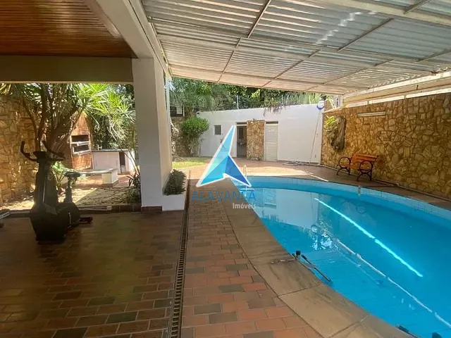 Casa com 417m², para alugar, no bairro Centro em Governador Valadares