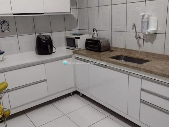 Casa com 200m² 2 quartos e 2 banheiros, à venda, no bairro Parque das Aroeiras em São José do Rio Preto