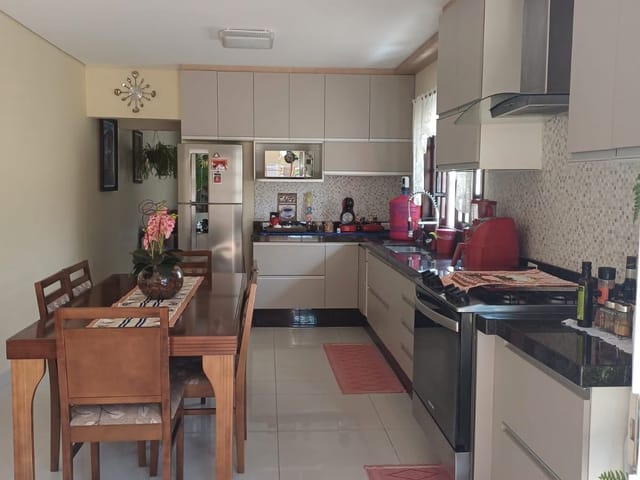 Casa 3 quartos e 2 banheiros, à venda, no bairro Vila Oliveira em Mogi das Cruzes
