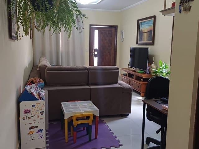Casa 3 quartos e 2 banheiros, à venda, no bairro Vila Oliveira em Mogi das Cruzes