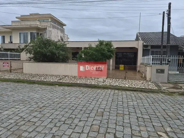 Casa 3 quartos e 2 banheiros, à venda, no bairro CENTRO em Penha