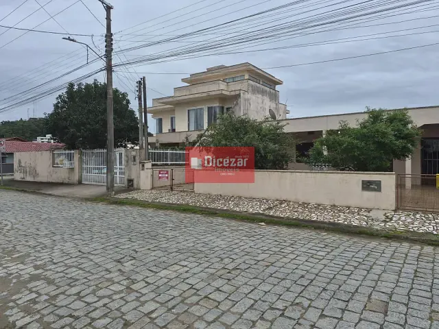 Casa 3 quartos e 2 banheiros, à venda, no bairro CENTRO em Penha