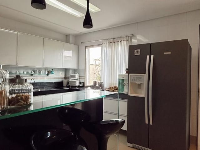 Casa com 240m² 5 quartos e 4 banheiros, à venda, no bairro Colina de Laranjeiras em Serra