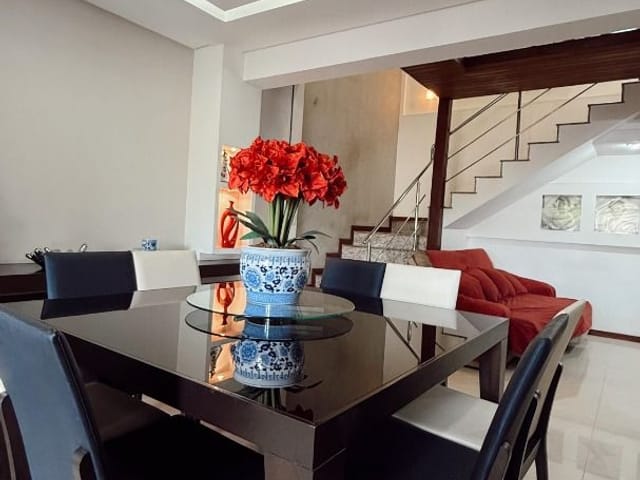 Casa com 240m² 5 quartos e 4 banheiros, à venda, no bairro Colina de Laranjeiras em Serra