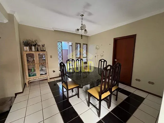 Casa com 350m² 4 quartos e 5 banheiros, à venda, no bairro Lago Parque em Londrina