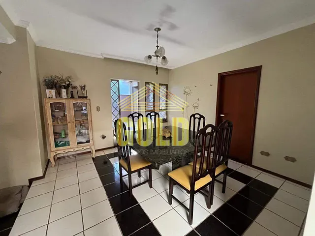 Casa com 350m² 4 quartos e 5 banheiros, à venda, no bairro Lago Parque em Londrina