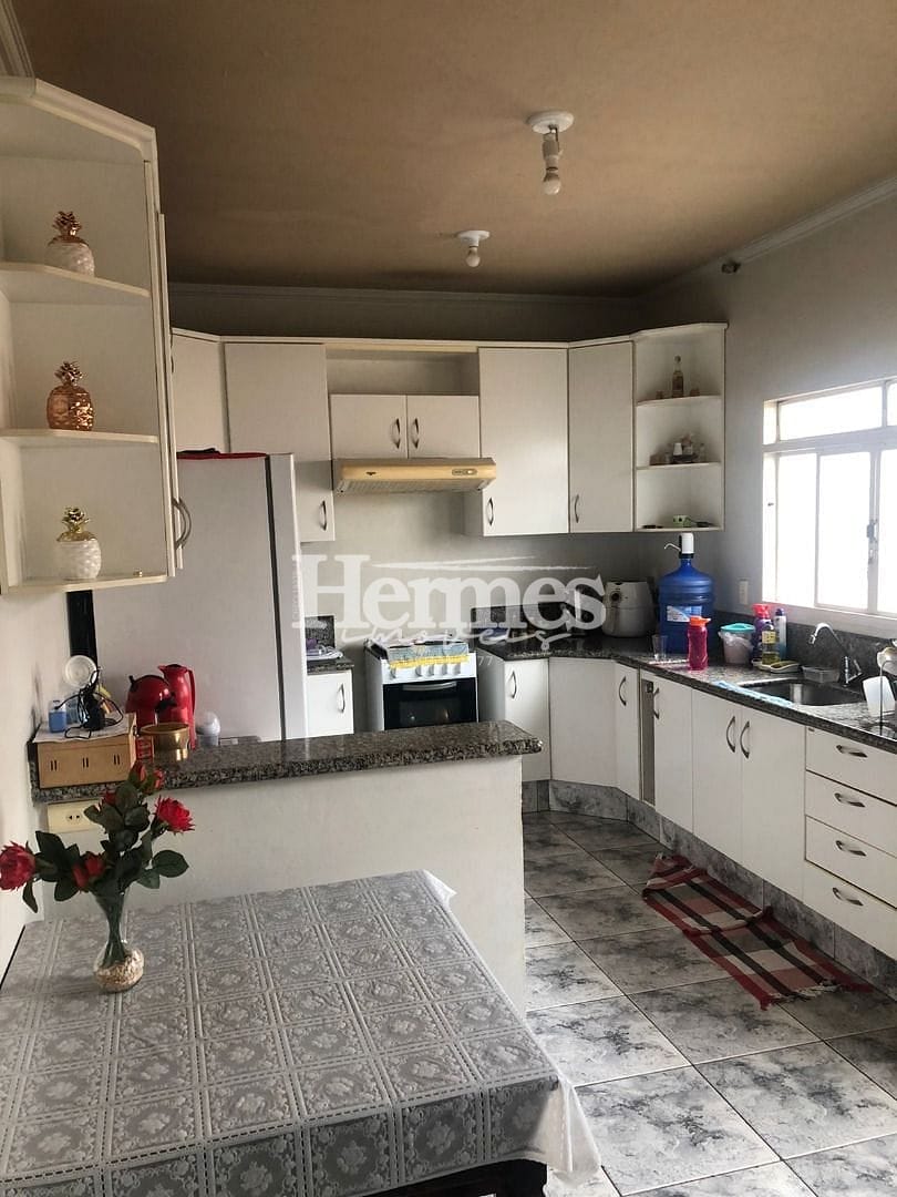 Casa, 4 quartos, 215 m² - Foto 2