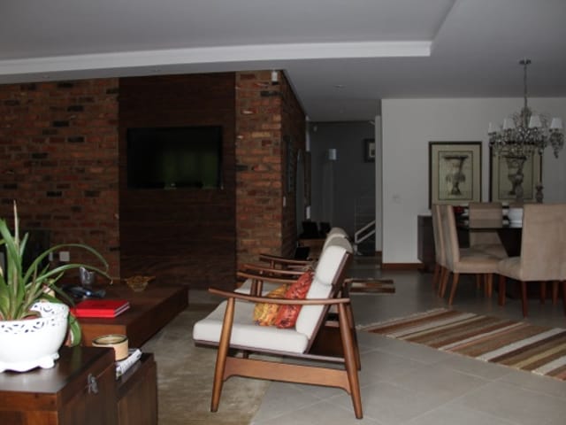 Casa à venda, no bairro Retiro em Petrópolis