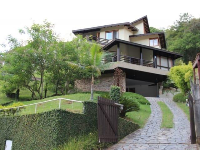 Casa à venda, no bairro Retiro em Petrópolis