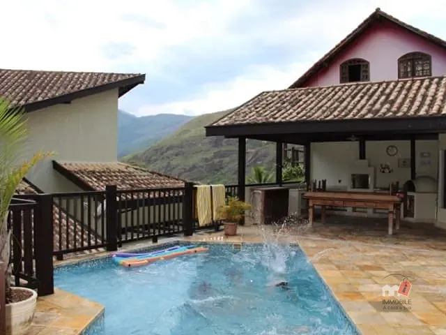 Casa à venda, no bairro Retiro em Petrópolis