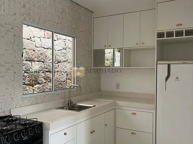 Casa 2 quartos e 1 banheiro, à venda, no bairro Chácara do Solar II (Fazendinha) em Santana de Parnaíba